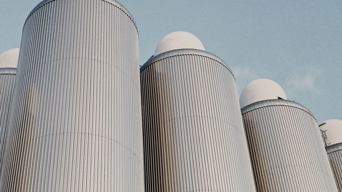 Visoki silosi in kontejnerji